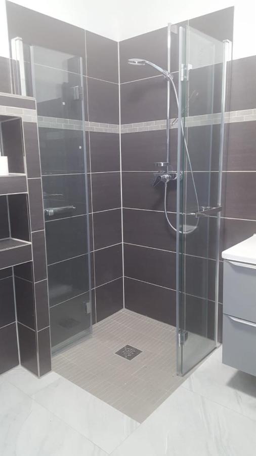 Fully Equipped Apartment 3 Rooms 5 Bed Hamburg Bagian luar foto