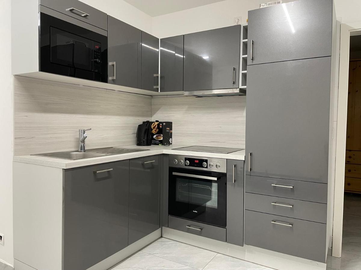 Fully Equipped Apartment 3 Rooms 5 Bed Hamburg Bagian luar foto