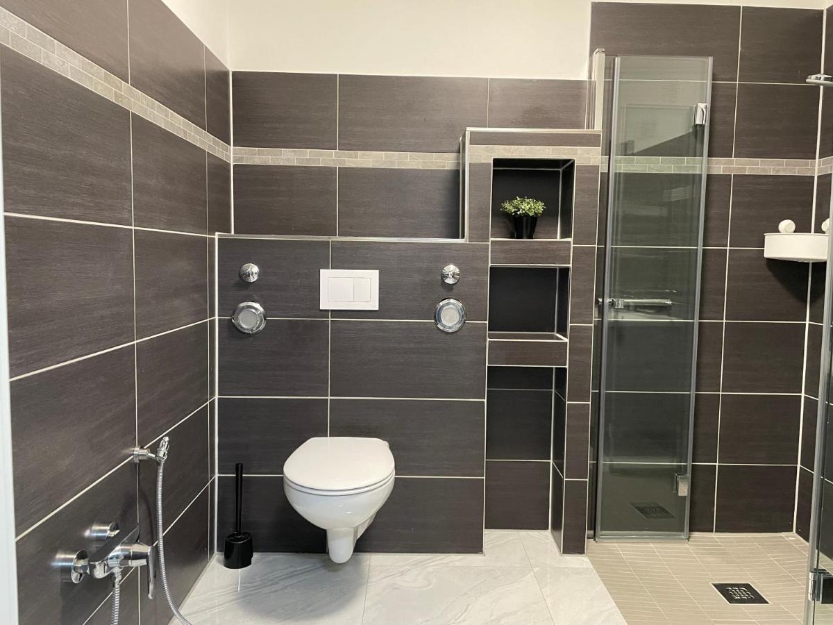 Fully Equipped Apartment 3 Rooms 5 Bed Hamburg Bagian luar foto